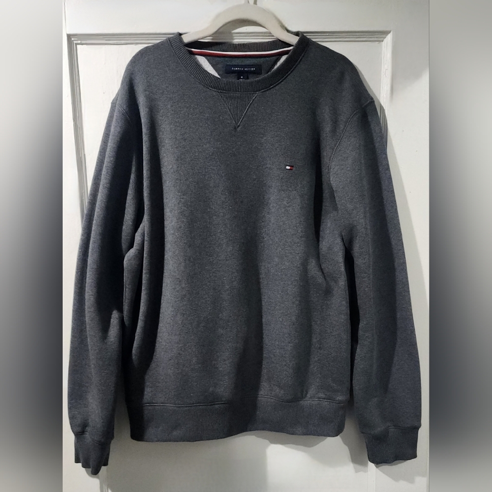 NWT Tommy Hilfiger Men's Crewneck Sweatshirt in Classic Grey size: M